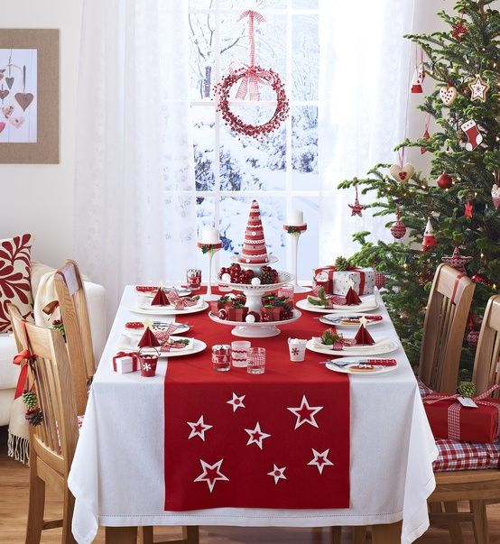 Sala de jantar decorada para o Natal