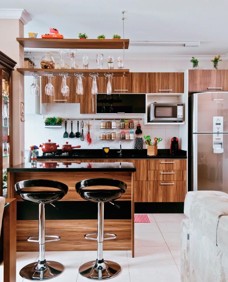Cozinha integrada com sala de jantar e decoração aconchegante